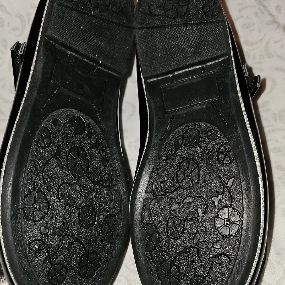 Olive & Edie Black Kids Shoes with Bow Size 10